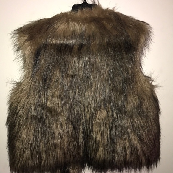 NWT Faux fur vest - Picture 2 of 3